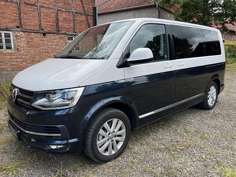 Blau Gebraucht 2017 VW Multivan Highline Van | 30.990 € (Fairer Preis) - Bild 1/4