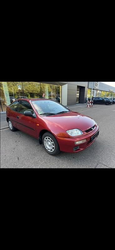 Rot Gebraucht 1997 Mazda 323C Limousine | 1.300 € - Bild 1/4