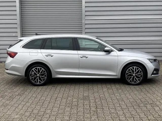 Gebraucht Skoda Octavia Style 150 PS (110 kW) 2021 Brilliantsilber Kombi