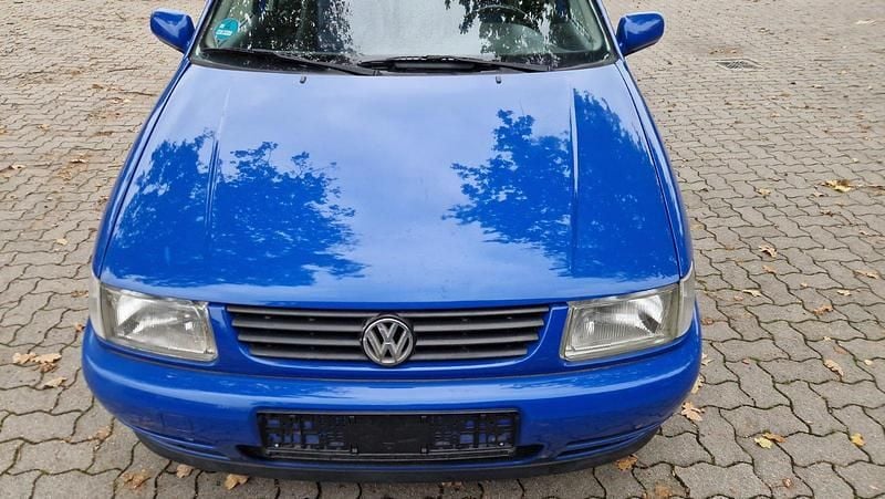 Blau Gebraucht 1997 VW Polo Conceptline Kleinwagen | 850 € (Fairer Preis) - Bild 1/4
