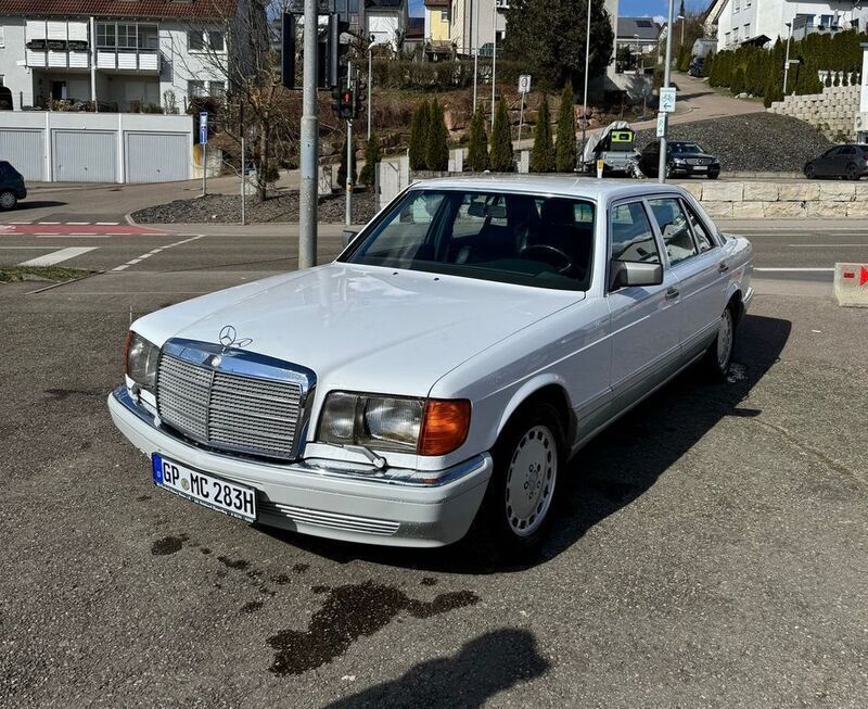 Weiß Gebraucht 1989 Mercedes 560 Limousine | 21.980 € - Bild 1/4