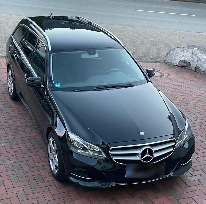 Gebraucht Mercedes E220 Edition 170 PS (125 kW) 2014 Schwarz Kombi