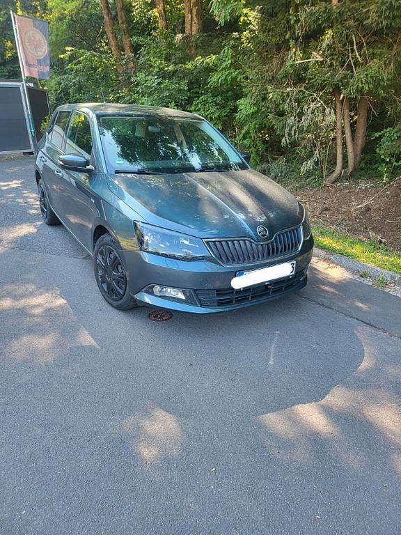 Andere außenfarben Gebraucht 2018 Skoda Fabia Clever Limousine | 8.000 € (Superpreis) - Bild 1/4