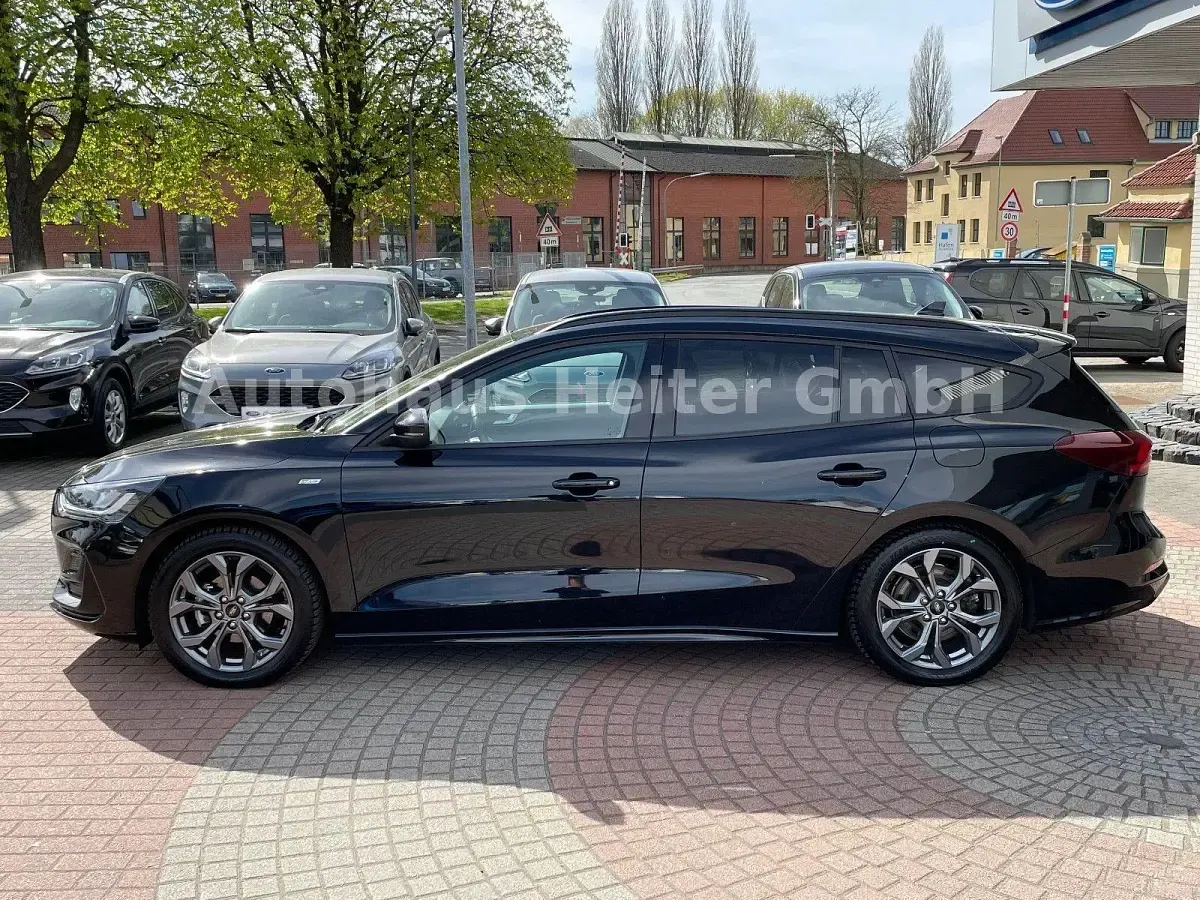 Gebraucht Ford Focus ST-Line X 155 PS (114 kW) 2024 Schwarz Kombi