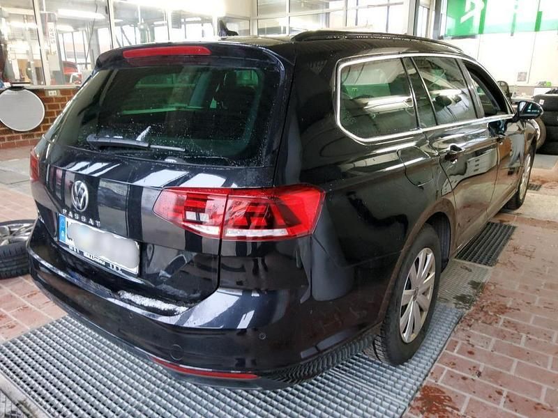 Second-hand VW Passat 200 CP (147 kW) 2023 Negru Break