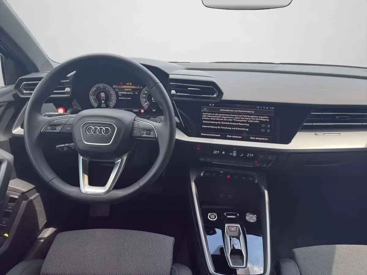 Gebraucht Audi A3 Advanced Plus 204 PS (150 kW) 2025 Distriktgrün metallic Limousine