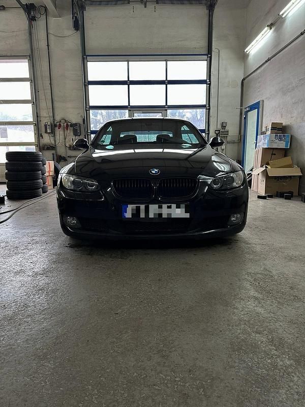 Gebraucht BMW 320 Cabriolet 170 PS (125 kW) 2008 Schwarz Cabrio