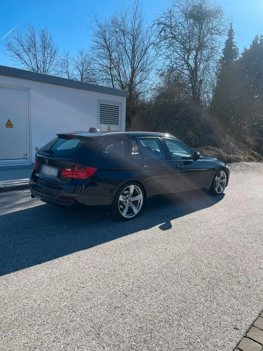 Gebraucht BMW 320 183 PS (134 kW) 2013 Schwarz Kombi