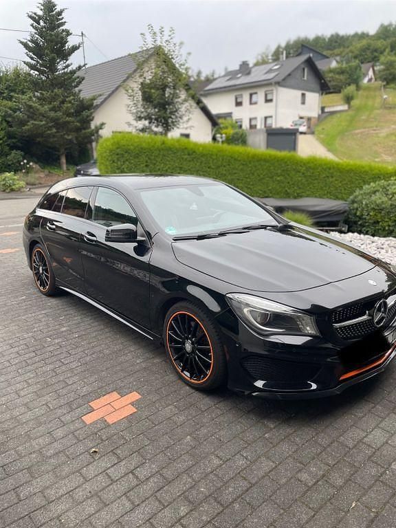 Schwarz Gebraucht 2015 Mercedes CLA250 Shooting Brake Kombi | 18.800 € (Fairer Preis) - Bild 1/4