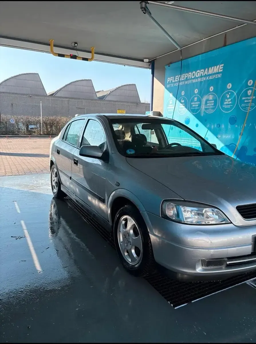 Gebraucht Opel Astra 102 PS (75 kW) 1998 Silber Limousine