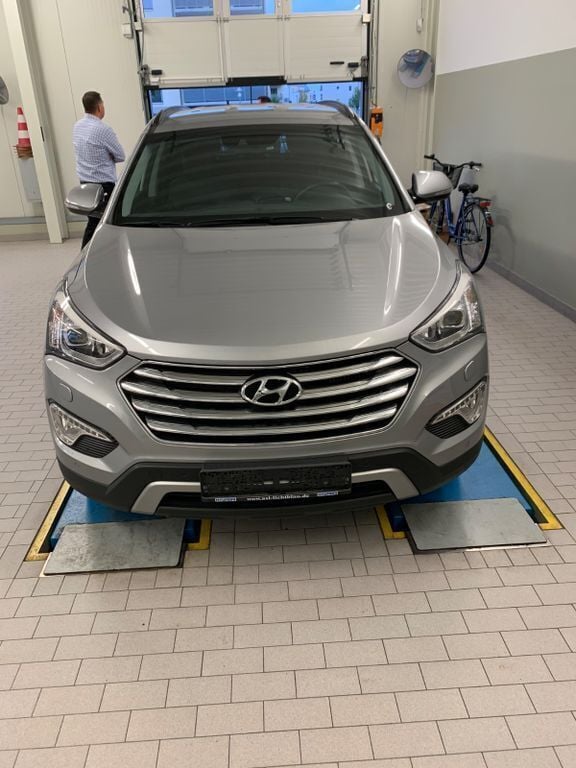 Silber Gebraucht 2016 Hyundai Grand Santa Fe Premium SUV | 18.490 € (Guter Preis) - Bild 1/4