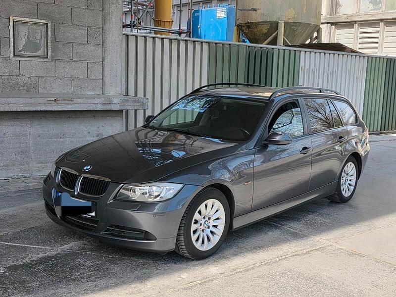 Gebraucht BMW 320 150 PS (110 kW) 2007 Grau Kombi