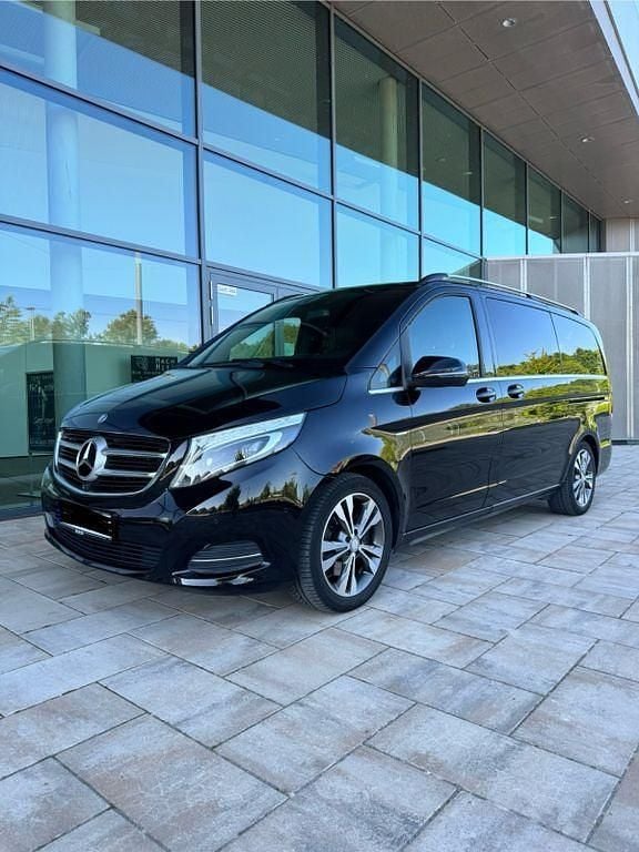 Schwarz Gebraucht 2017 Mercedes V250 Avantgarde Van / Kleinbus | 27.500 € - Bild 1/4