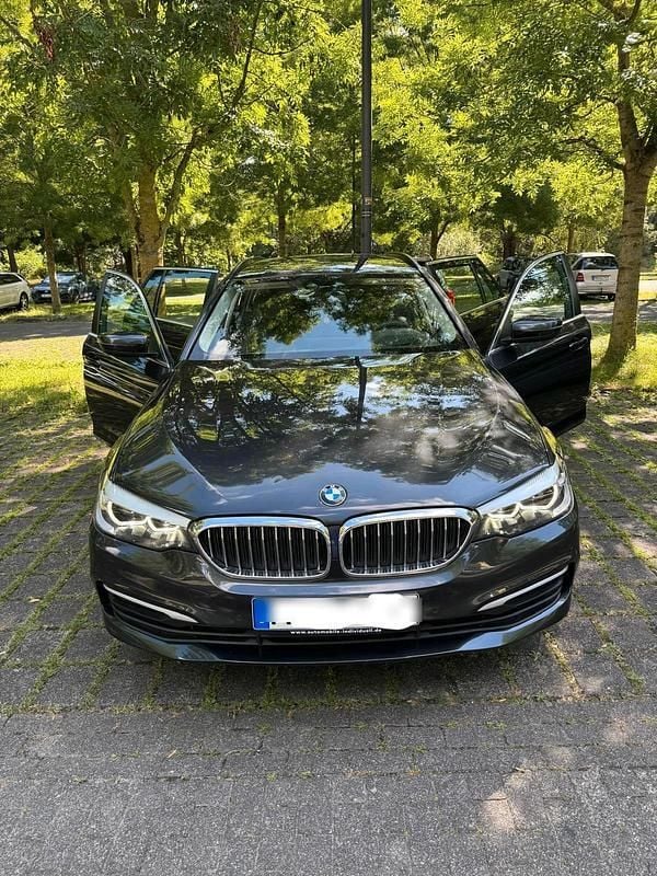 Schwarz Gebraucht 2019 BMW 520 Kombi | 26.500 € (Fairer Preis) - Bild 1/4