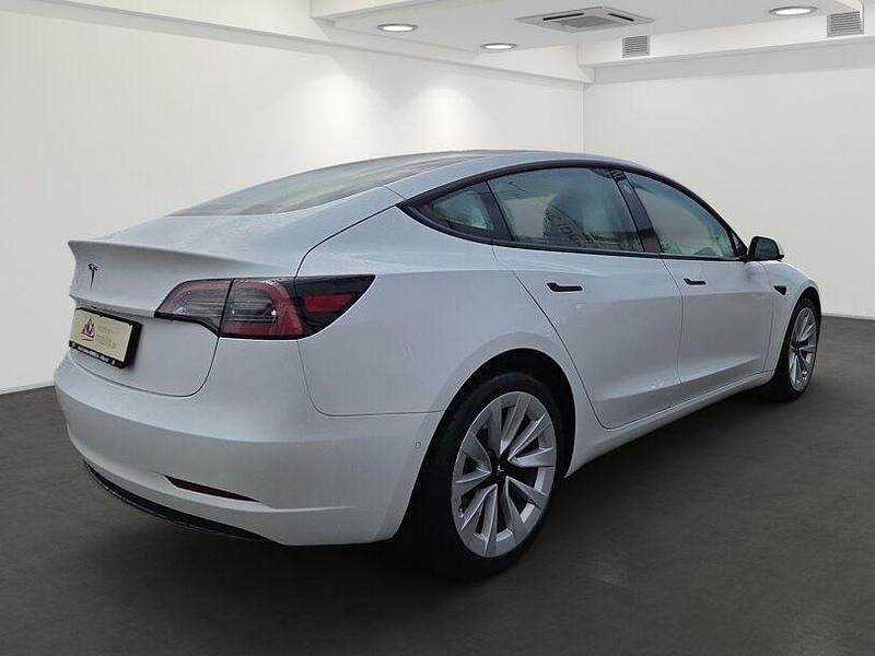 Gebraucht Tesla Model 3 239 kW (325 PS) 2022 Sonderlackierung perlweiß Limousine