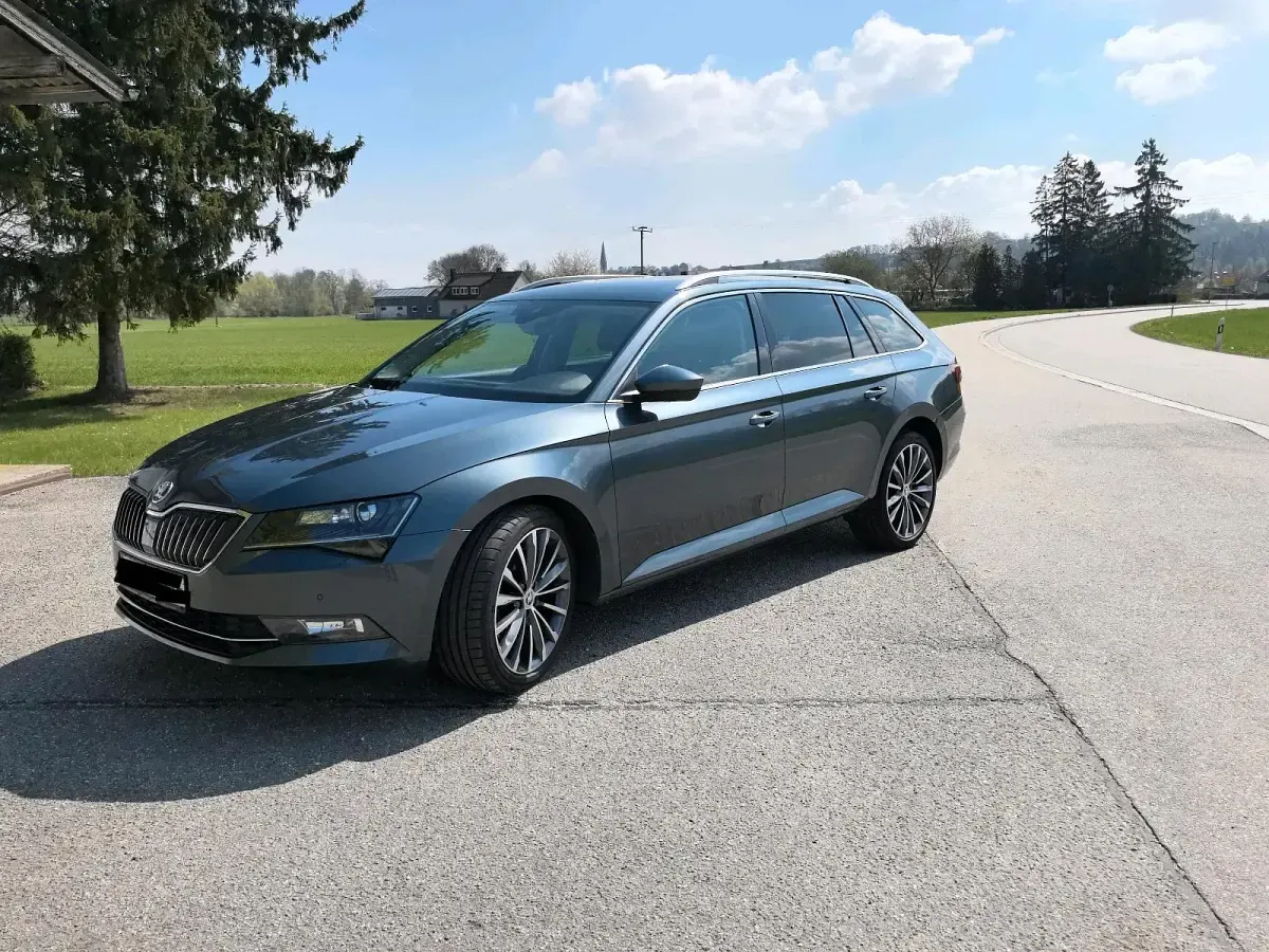 Gebraucht Skoda Superb 150 PS (110 kW) 2017 Grau Kombi