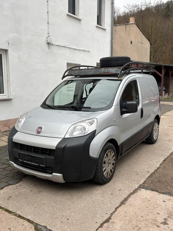 Grau Gebraucht 2016 Fiat Fiorino Van / Kleinbus | 5.990 € (Fairer Preis) - Bild 1/4
