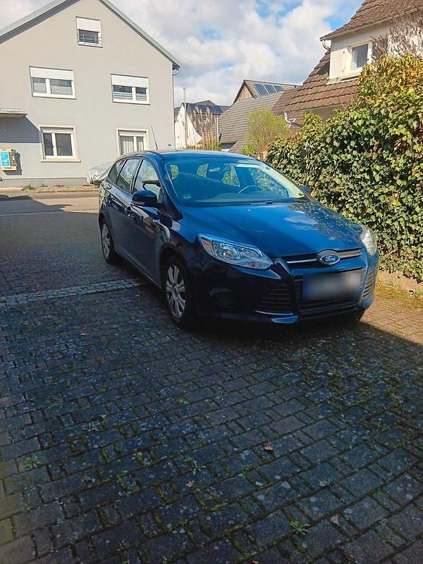 Gebraucht Ford Focus Ambiente 101 PS (74 kW) 2014 Blau Kombi