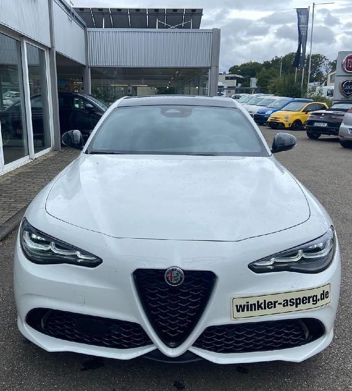 Gebraucht Alfa Romeo Giulia 280 PS (205 kW) 2024 Rot Limousine