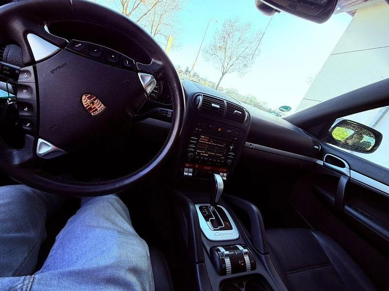 Second-hand Porsche Cayenne 241 CP (177 kW) 2010 Negru SUV