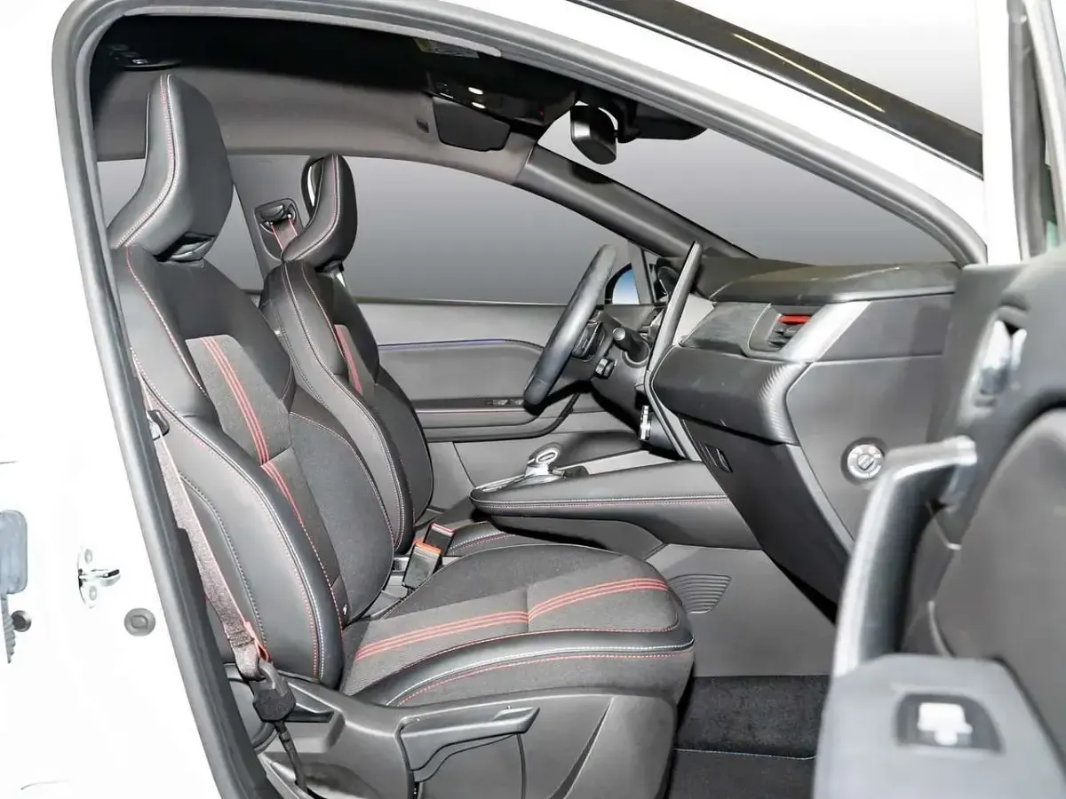 Gebraucht Renault Captur R.S. 158 PS (116 kW) 2021 Weiß / schwarz SUV