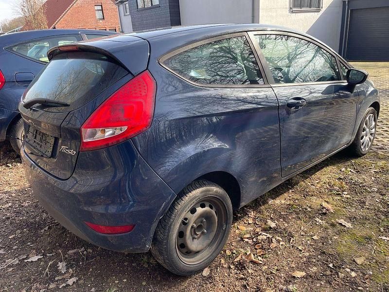 Gebraucht Ford Fiesta Trend 60 PS (44 kW) 2009 Blazerblau Kleinwagen