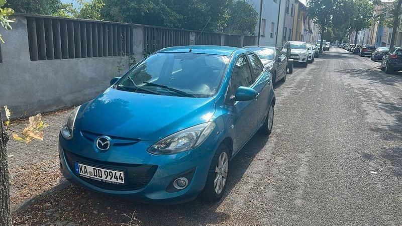 Blau Gebraucht 2010 Mazda 2 Center-Line Limousine | 3.199 € (Fairer Preis) - Bild 1/4