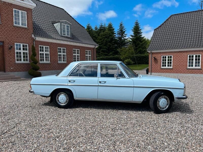 Gebraucht Mercedes 230 120 PS (88 kW) 1972 Blau Limousine