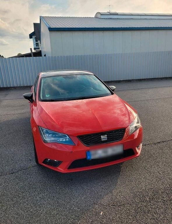 Rot Gebraucht 2013 Seat Leon Style Limousine | 6.999 € (Guter Preis) - Bild 1/4