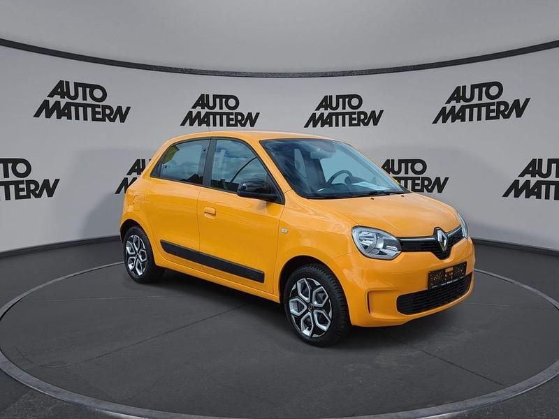 Second-hand Renault Twingo Equilibre 60 kW (82 CP) 2023 Galben Hatchback