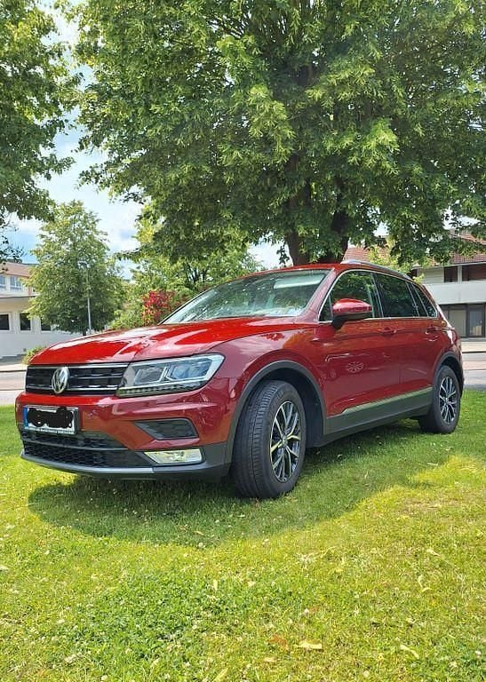 Rot Gebraucht 2017 VW Tiguan Sound SUV | 16.900 € (Superpreis) - Bild 1/4