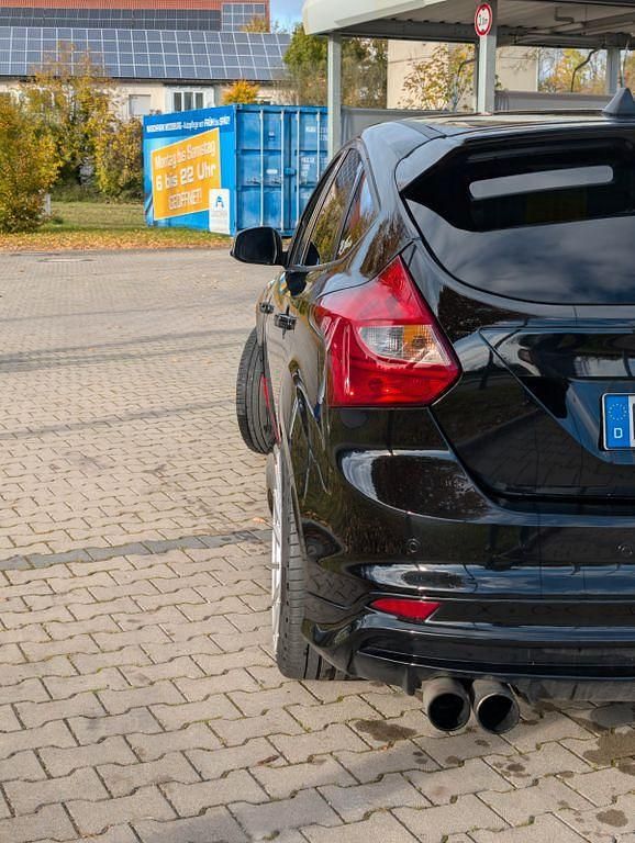 Gebraucht Ford Focus ST 250 PS (183 kW) 2014 Schwarz Limousine