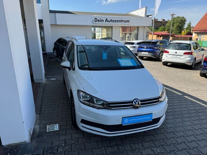 Gebraucht VW Touran Active 150 PS (110 kW) 2021 Weiß Van / Kleinbus