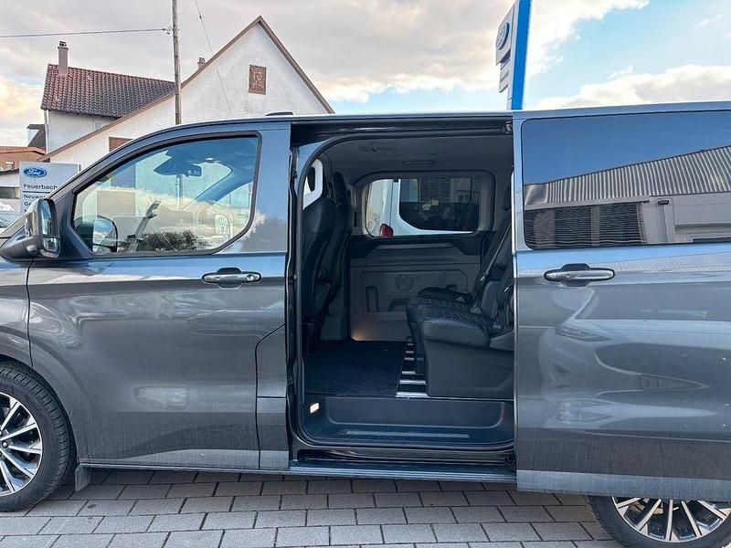 Gebraucht Ford Tourneo 232 PS (170 kW) 2025 Magneticgrau (metallic) Van / Kleinbus