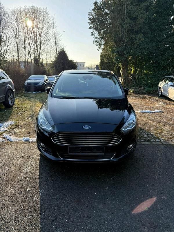 Schwarz Gebraucht 2016 Ford S-MAX S Van / Kleinbus | 6.990 € (Superpreis) - Bild 1/4