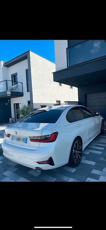 Weiß Gebraucht 2019 BMW 320 Advantage Limousine | 22.700 € (Fairer Preis) - Bild 1/4