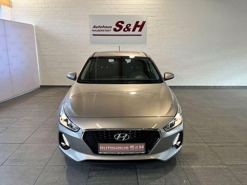 Gebraucht Hyundai i30 Trend 140 PS (102 kW) 2017 Grau Limousine