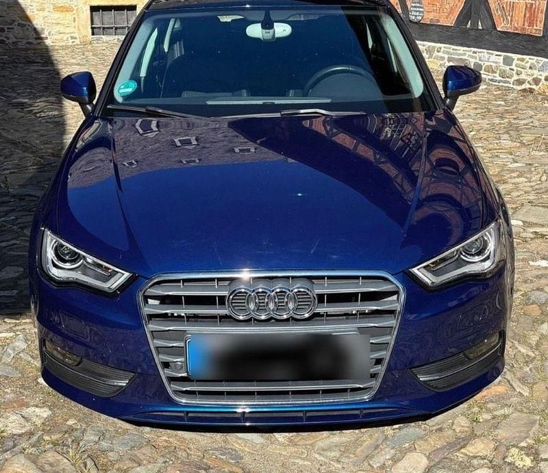 Blau Gebraucht 2015 Audi A3 Sportback Ambition Limousine | 11.000 € (Superpreis) - Bild 1/4