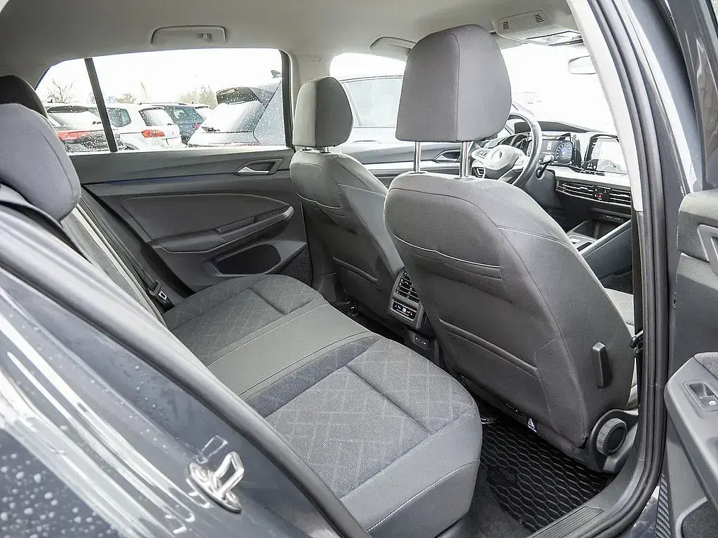 Gebraucht VW Golf VIII Style 150 PS (110 kW) 2022 Grau Limousine