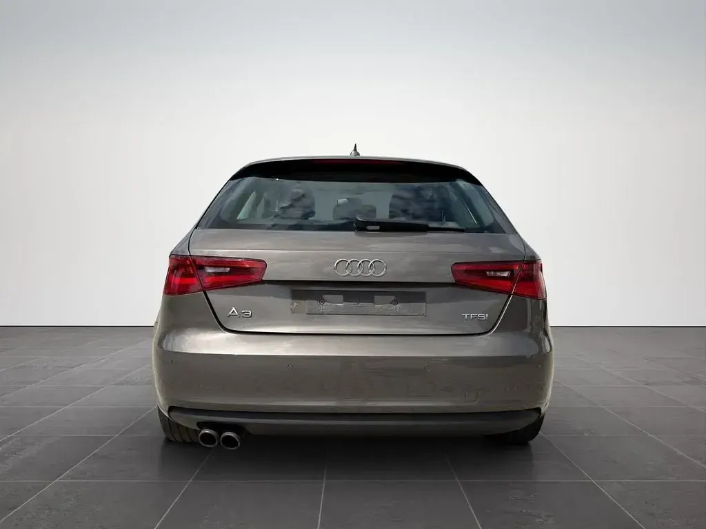 Używany Audi A3 Ambition 122 KM (89 kW) 2014 Szary Sedan/Limuzyna