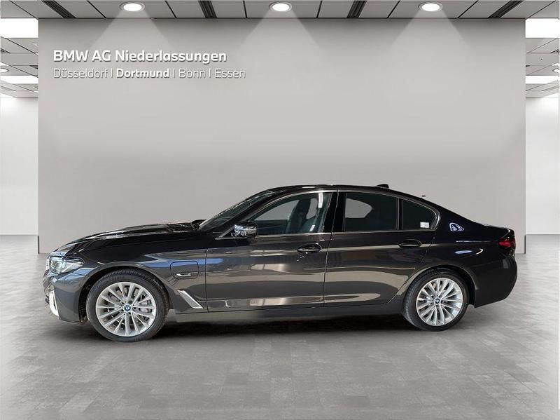 Gebraucht BMW 545e 394 PS (289 kW) 2022 Grau Limousine