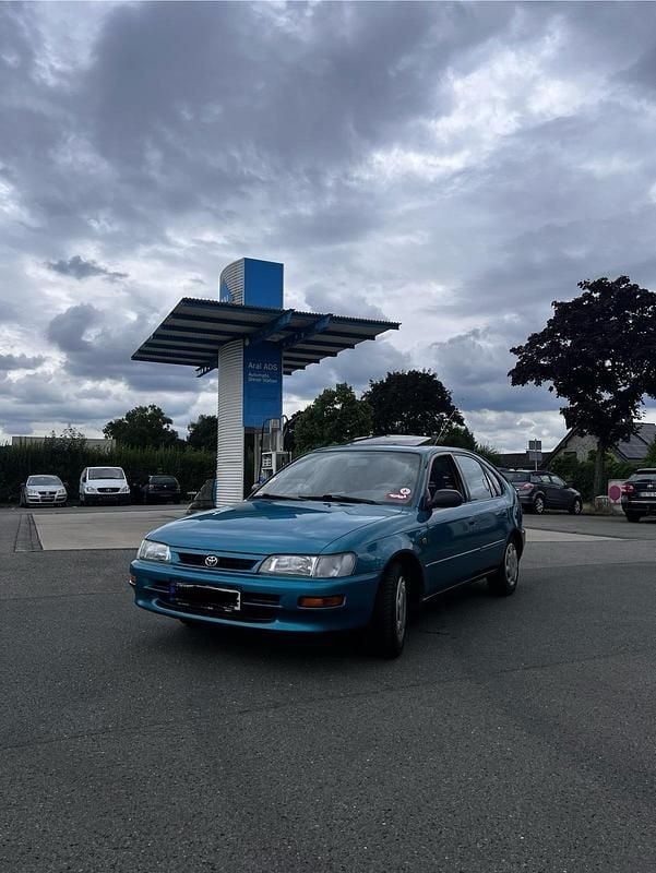 Blau Gebraucht 1996 Toyota Corolla Kleinwagen | 2.500 € (Fairer Preis) - Bild 1/4