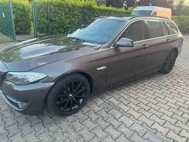 Gebraucht BMW 520 Sport Line 184 PS (135 kW) 2012 Grau Kombi