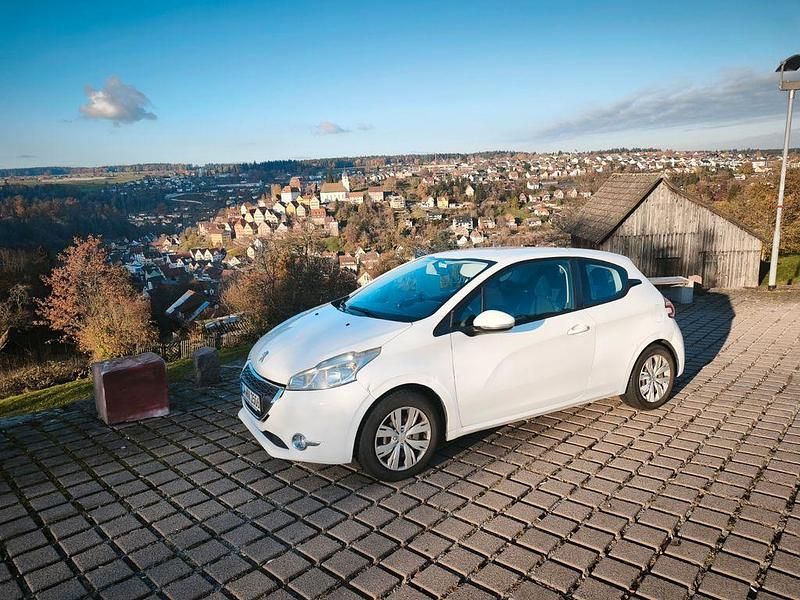 Weiß Gebraucht 2013 Peugeot 208 Active Kleinwagen | 3.500 € (Fairer Preis) - Bild 1/4