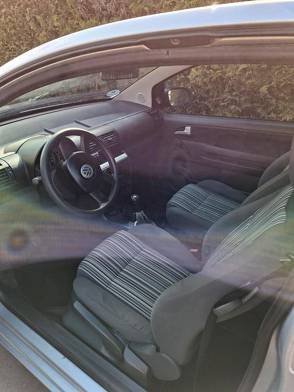 Second-hand VW Fox 75 CP (55 kW) 2004 Argintiu Hatchback