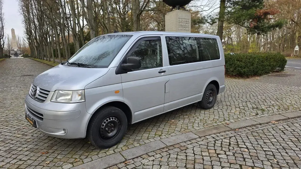 Second-hand VW Caravelle 131 CP (96 kW) 2004 Argintiu Van