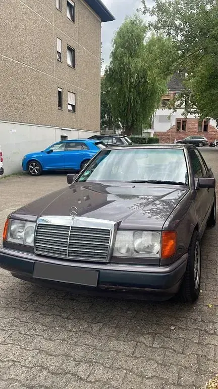Gebraucht Mercedes E280 197 PS (144 kW) 1993 Andere farben Limousine