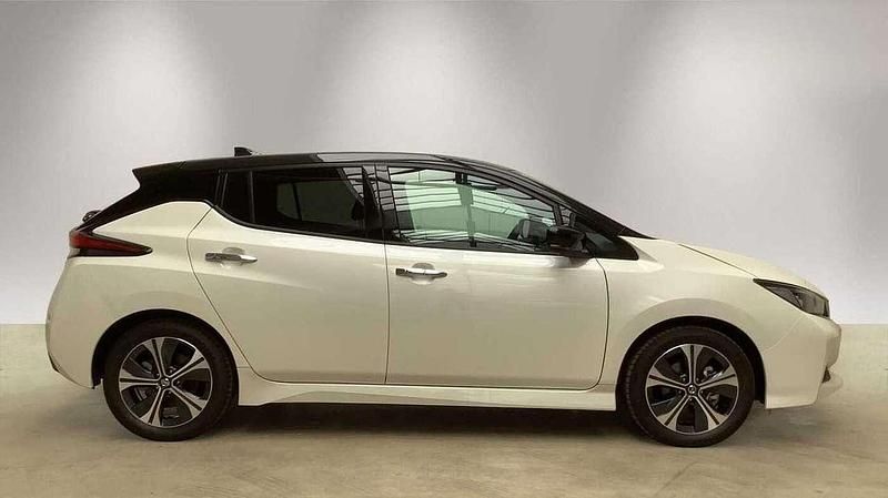 Gebraucht Nissan Leaf Tekna 110 kW (150 PS) 2021 Brilliant white / black Kleinwagen