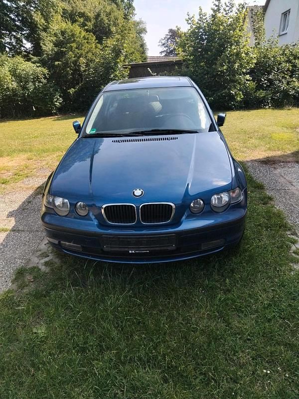 Blau Gebraucht 2001 BMW 316 Compact Kleinwagen | 1.250 € (Fairer Preis) - Bild 1/4