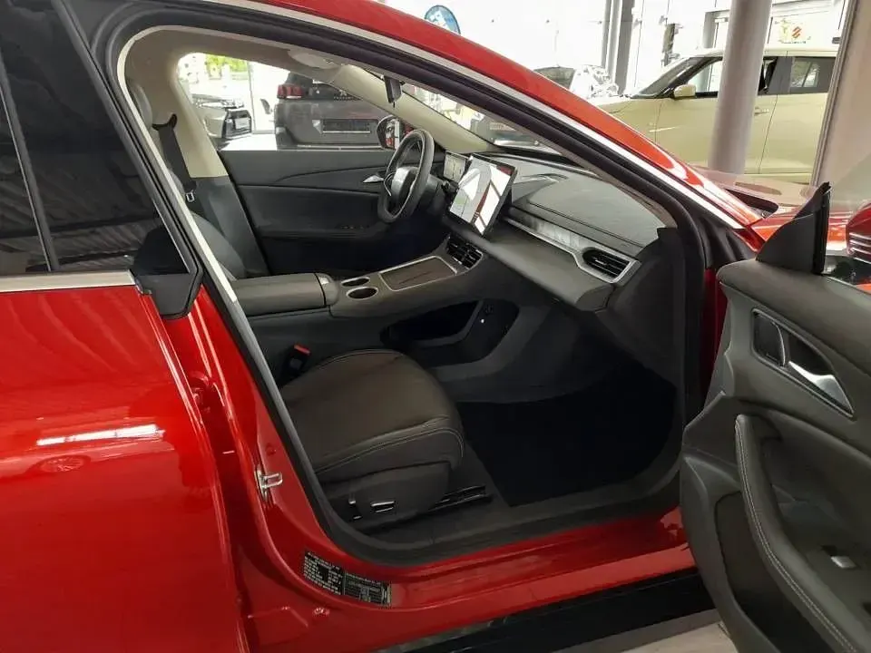 Gebraucht DFSK Forthing 7 209 PS (153 kW) 2026 Rot Limousine